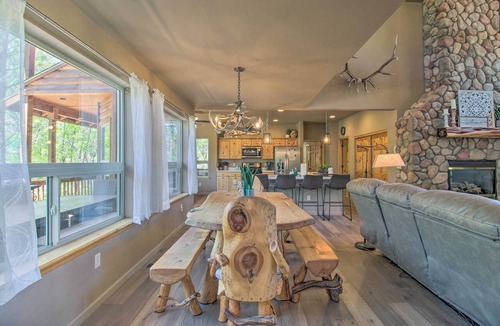 Sierra Pines Cottage | Wooded Hideaway! Spacious Show Low Log Cabin