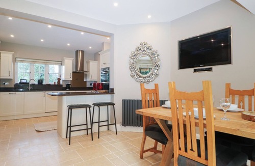 St Leonards House | WOODLANDS HOUSE, pet friendly, luxury holiday cottage in Ringwood