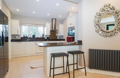 St Leonards House | WOODLANDS HOUSE, pet friendly, luxury holiday cottage in Ringwood