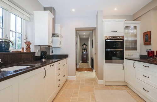 St Leonards House | WOODLANDS HOUSE, pet friendly, luxury holiday cottage in Ringwood