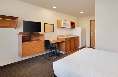 Crosswoods Hotel | WoodSpring Suites Columbus North I-270