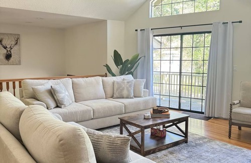 Blue Jay House | Woodsy Chic Family-Friendly Spacious Getaway