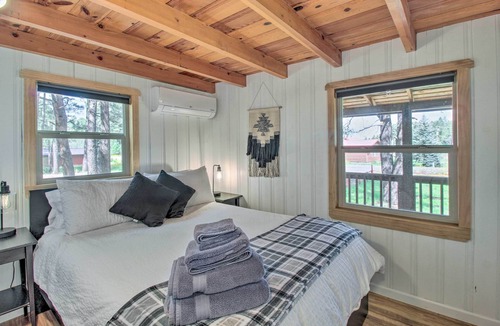 Pinetop Cottage | Woodsy Pinetop Cabin w/Deck & Separate Casita