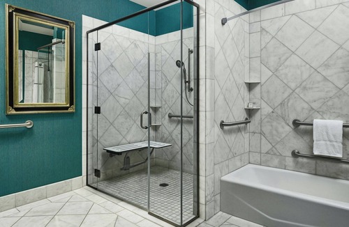 Aurora Hotel | Woolley’s Classic Suites