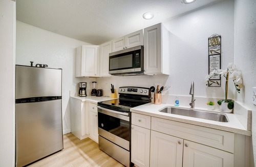 Rialto House | Work & Play! Studio 7 Mi to Dtwn San Bernardino
