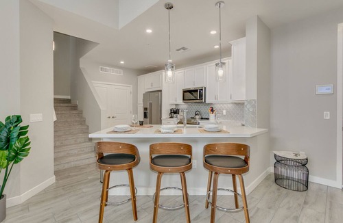 Ocotillo Condo | Wowie! This Resort Style Penthouse is it! 30 night Min