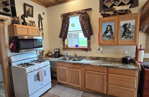 Cody Apartment | Wrangler's Hideout- pet & horse friendly, views of Heart Mountain!