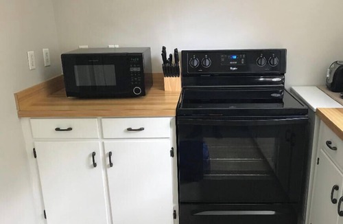 Avondale House | Wrightsville Ave Beach Cottage - with HUGE Fenced In Backyard - Pet Friendly