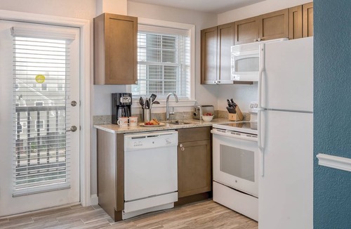 Yachting Village Condo | Wyndham Newport Onshore|3BR/3BA Balcony King Suite