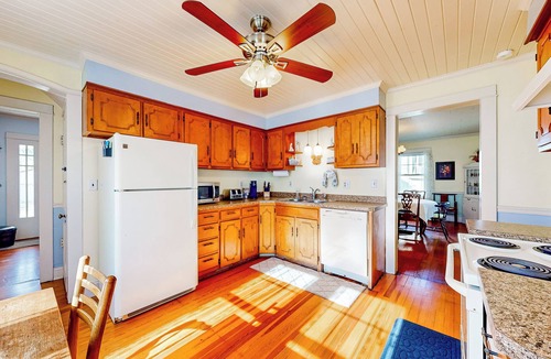 Hebron House | Yard, Porch & Fire Pit! Century-Old Hebron Escape