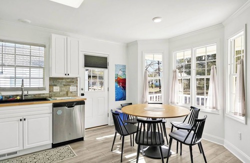 Wilmington House | Yellow Swann - Cozy Cottage Minutes from Live Oak Pavilion!