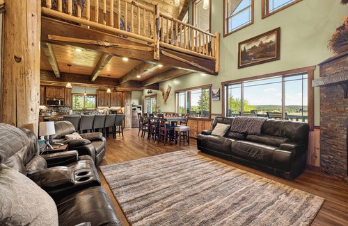 Island Park House | Yellowstone 6 Bed 6 Baths+ 2 Bedroom Apartment Optional, HOT TUB, Sleeps 25