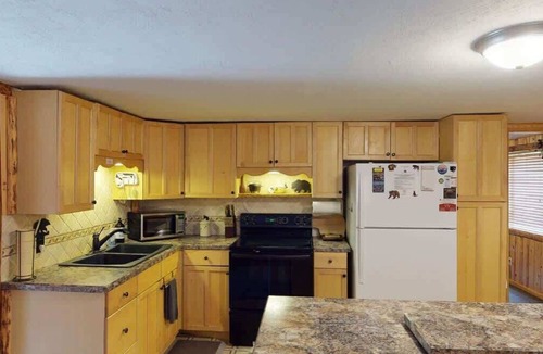 Island Park Cabin | Yellowstone NP | Sleeps 8 | Fire Pit & BBQ