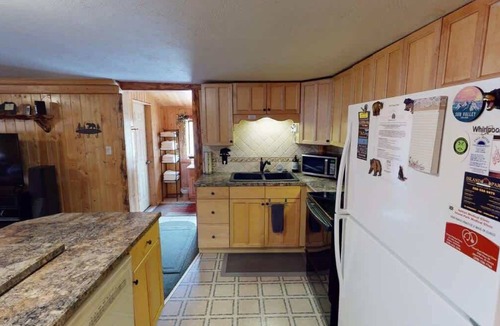 Island Park Cabin | Yellowstone NP | Sleeps 8 | Fire Pit & BBQ