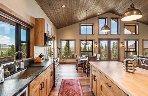 West Yellowstone House | Yellowstone Vacation Rental for Large Groups up to 14 Guests