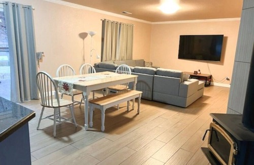 Coarsegold Villa | Yosemite Alpine Retreat with Hot Tub/Pool Table/Garden/Lounge
