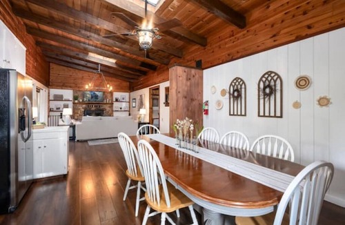 Oakhurst House | Yosemite Pines in Oakhurst with Hot Tub/Fireplace/Firepit/Pet Friendly