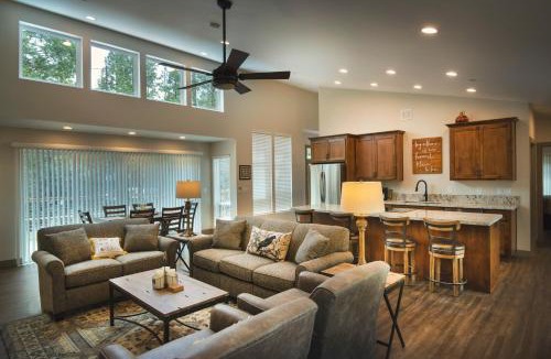 North Wawona House | Yosemite's Meadow Haven 2358