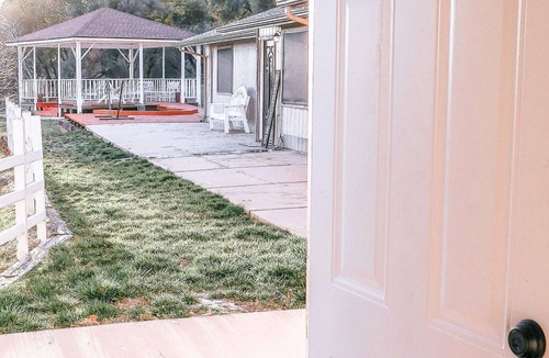 Ahwahnee Cottage | Yosemite's Natures Tranquility Cottage