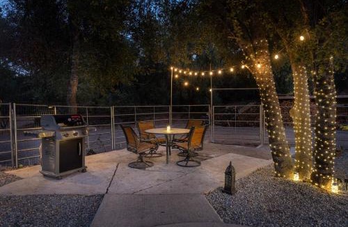 Mariposa House | Yosemite Sunrise Retreats - 2 Homes, 4000 Sqft, Epic Family Reunion