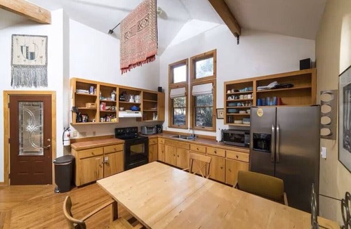 Foresta House | Yosemite Valley Retreat with BBQ, Full Kitchen & 2 Queen Beds