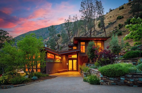 El Portal House | Yosemite Valley/Mountain Views & Soaking Tub