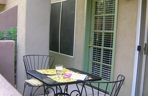 Central Scottsdale Condo | You will love this 1 bedroom condo! Resort like setting close to everything
