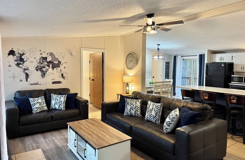 Put-in-Bay House | Your Crew’s Comfort Zone | 10 ppl | IC105
