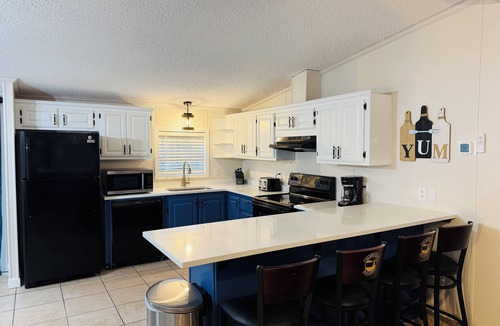 Put-in-Bay House | Your Crew’s Comfort Zone | 10 ppl | IC105
