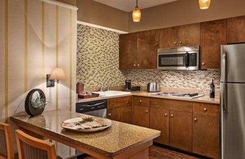 Gainey Village Villas House | Your Gateway to Scottsdale's Wonders: Elegant Suites Await! Paws Friendly, Pool