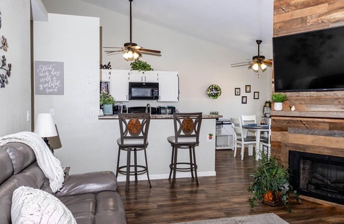 Alta Mesa Community Association Condo | Your Home away from Home, Beautifully Updated in Alta Mesa Châteaux. Mesa AZ