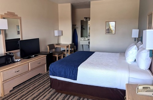 Window Rock Hotel | Your Home Base for Adventure in Arizona's High Desert! W/Indoor Pool & Hot Tub!