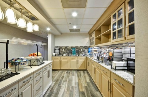 Camelback East Hotel | Your Home in Paradise! Free Breakfast, Full Kitchen, Pool, Pets Allowed!