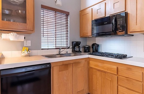 Napa Hotel | Your Private Napa Getaway! Free Parking, Outdoor Swimming Pool!