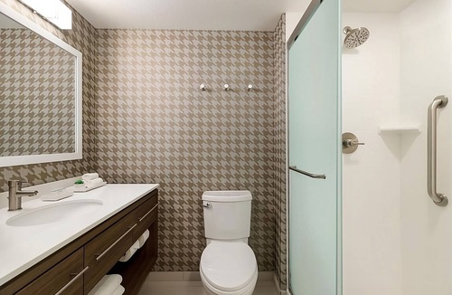 East Mesa Hotel | Your Private Retreat! Outdoor Pool, Free Breakfast, Pets Allowed, Free Parking!