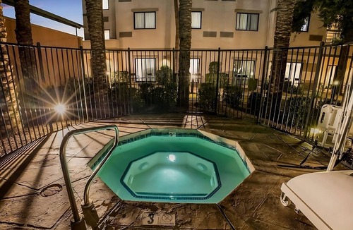 Chandler Apartment | Your Relaxing Getaway Awaits! 2 Homely Units, Outdoor Pool and Pet-friendly!