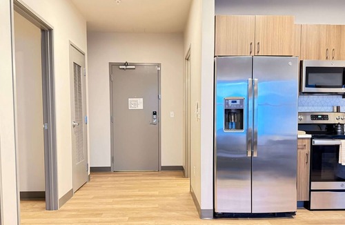Riverside Apartment | Your Remarkable 2 Bed Travel Apartment Near Riverpark Square Mall