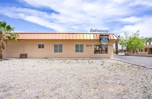 Yuma Apartment | Yuma AZ|Relaxing King Bed
