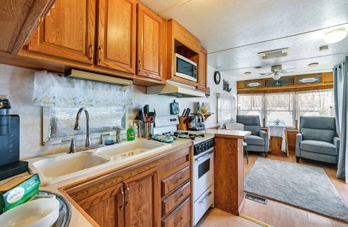 Yuma Cottage | Yuma Getaway w/Pool Access, 5 Mi to Lutes Casino!