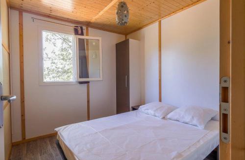 Cargese Ski Chalet | ZEcamping 3 étoiles avec terrain multisports mini golf 2km plage dog friendly