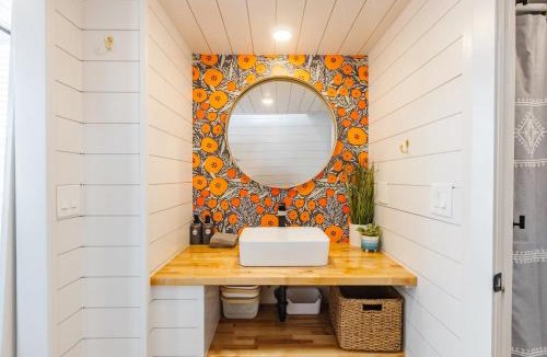 Apple Valley House | Zion Designer Tiny Home Private Deck & BBQ