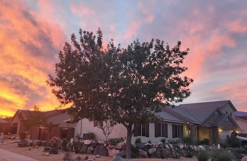 Toquerville Apartment | Zion Hideaway Guesthouse - private garage!