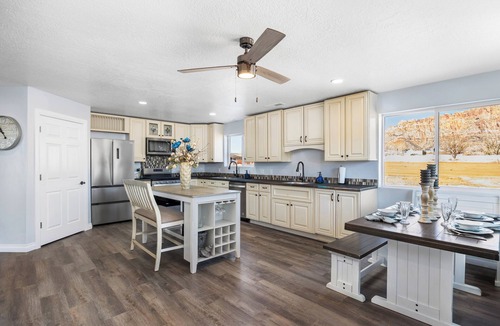Colorado City House | Zion Luxury Retreat: Sauna, Hot tub, and Views