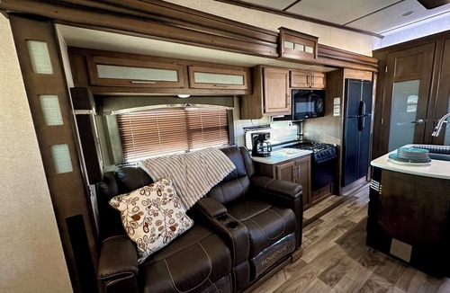 Hildale RV Rental | Zion Mountain Glamping Trailer