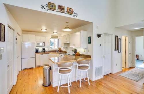 New Harmony Cottage | Zion Mountain Guest House w/Canyon Vistas!