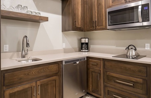 Zion National Park South Entrance Hotel | Zion Park Stay | 1 Unit | Queen Hillside Rooms 0.7 Miles From Zion Nature Center