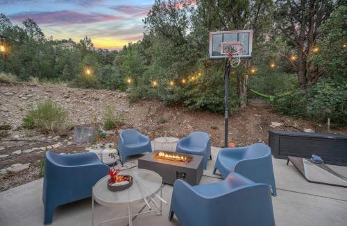 Glendale House | Zion Plush Family Escape HotTub, Games, Sleeps 14