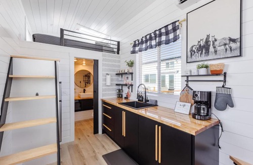 Apple Valley House | Zion Tiny Home, Hot Tub, Gooseberry Mesa Trails