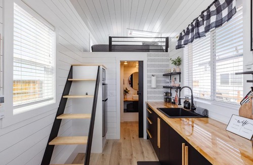 Apple Valley House | Zion Tiny Home, Hot Tub, Gooseberry Mesa Trails