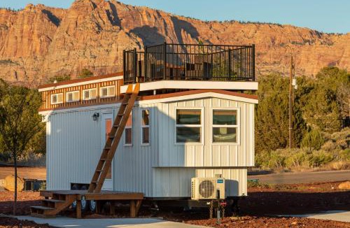 Apple Valley House | Zion Tiny Home Sunrise Deck Desert Views